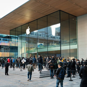 Apple celebra l’arrivo di iPhone 12 mini e iPhone 12 Pro Max