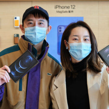 Apple celebra l’arrivo di iPhone 12 mini e iPhone 12 Pro Max