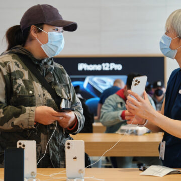 Apple celebra l’arrivo di iPhone 12 mini e iPhone 12 Pro Max