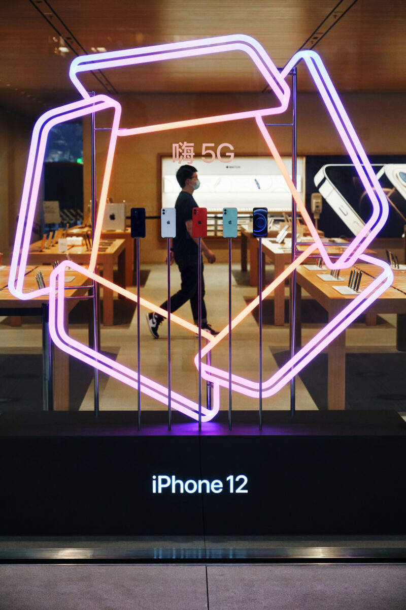 Apple celebra l’arrivo di iPhone 12 mini e iPhone 12 Pro Max
