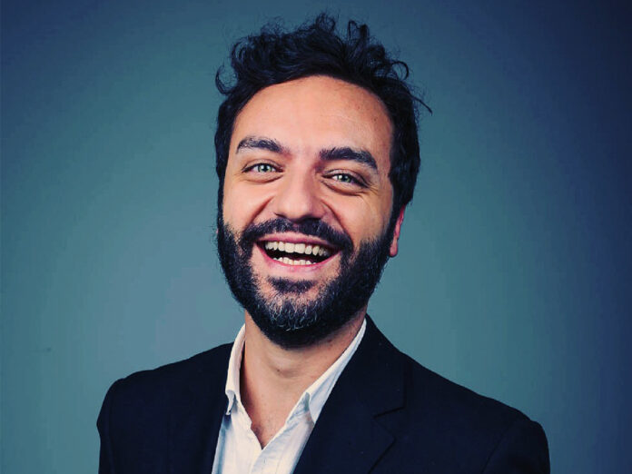 Intervista a Massimiliano Loizzi: il cantastorie sarcastico ci racconta lo smart working degli attori
