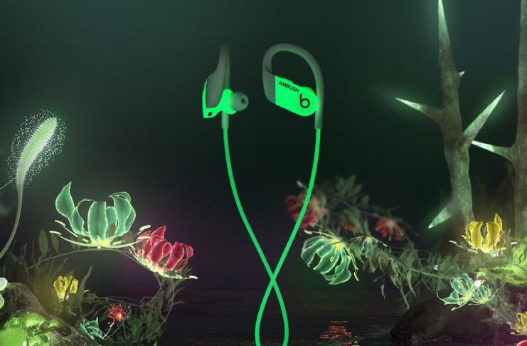 Apple presenta PowerBeats Ambush che brillano al buio