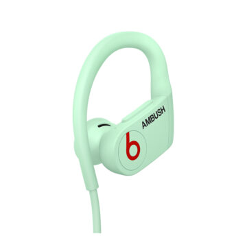 Da Apple gli auricolari PowerBeats Ambush che brillano al buio