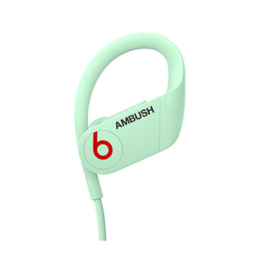 Da Apple gli auricolari PowerBeats Ambush che brillano al buio