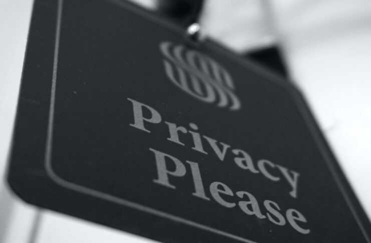 Reclami contro Apple per il tracciamento dispositivi per pubblicità in Europa