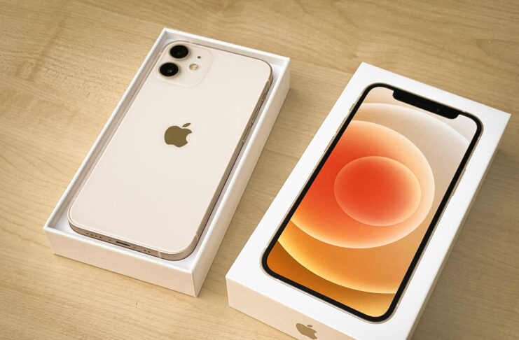 Recensione iPhone 12 Mini: il telefono di chi apprezza le piccole cose della  vita