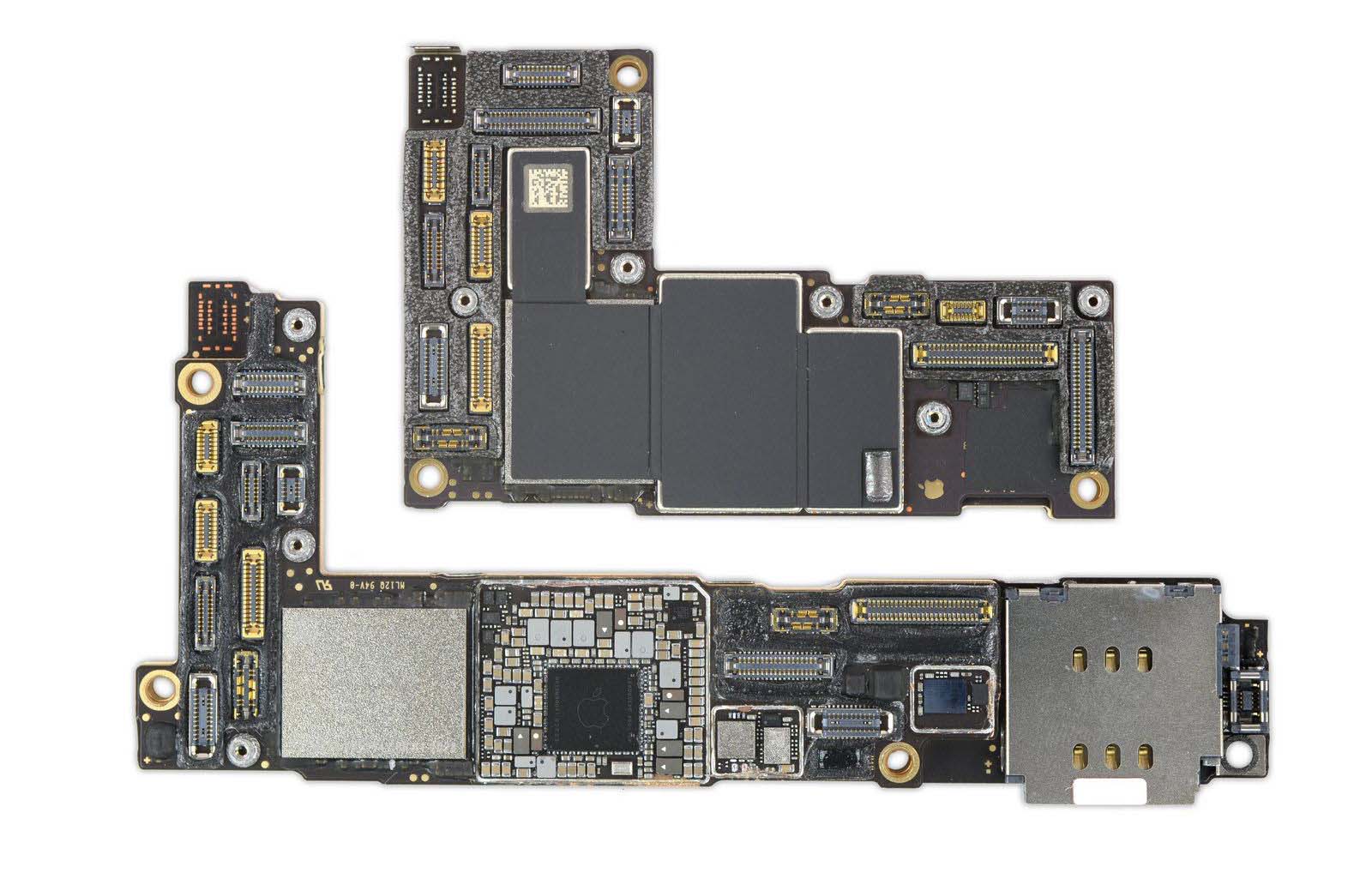 Il comparto fotografico di iPhone 12 Pro Max è grande dentro e fuori