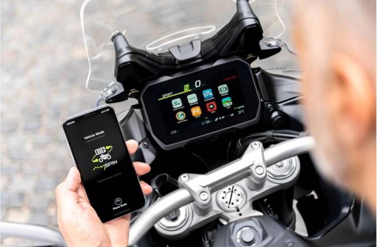 Da Bosch uno split-screen per il mondo delle moto