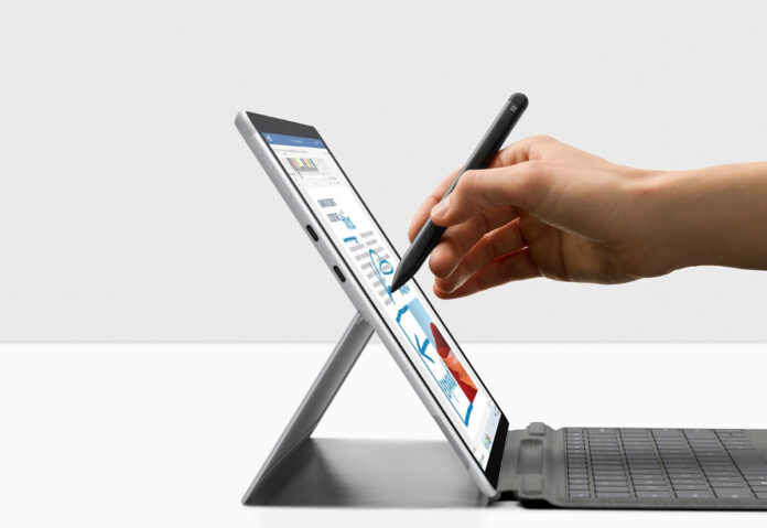 Con l’arrivo dei MacBook Air e Pro 13″ con M1, Microsoft ricorda che esiste Surface ARM