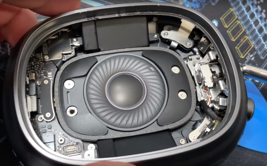 Cambiare la la batteria nel padiglione delle AirPods Max non è complesso Cambiare la la batteria nel padiglione delle AirPods Max non è complesso