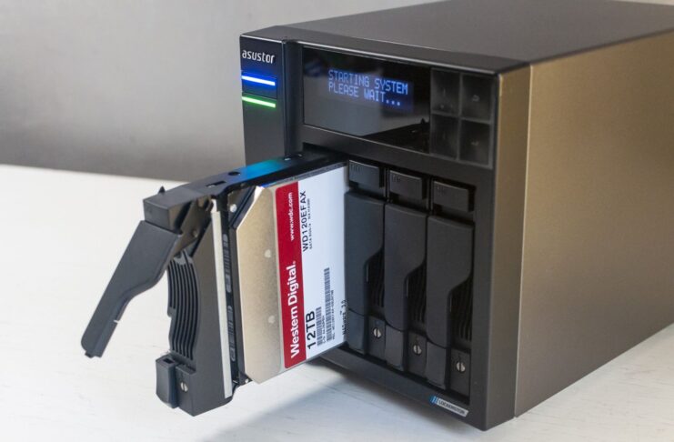 Recensione Asustor AS6604T Lockerstor 4, il tuttofare velocissimo per il piccolo ufficio