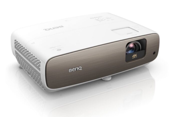 Il proiettore BenQ W2700i ha Android TV certificata Google e 4K XPR con HDR