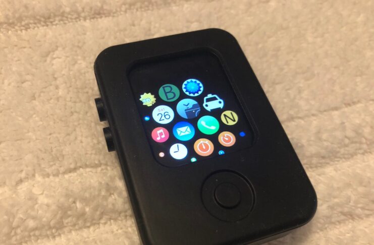 Le foto di un prototipo di Apple Watch mascherato con l’antenato di watchOS