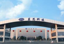 Operai Uiguri obbligati a scegliere tra fabbrica iPhone o prigione Uiguri obbligati a scegliere tra fabbrica iPhone o prigione, Apple nega