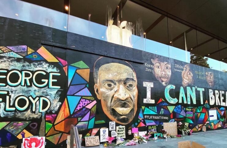 Apple vuole conservare il murale al Black Lives Matter dipinto sulle barriere dell’Apple Store a Portland