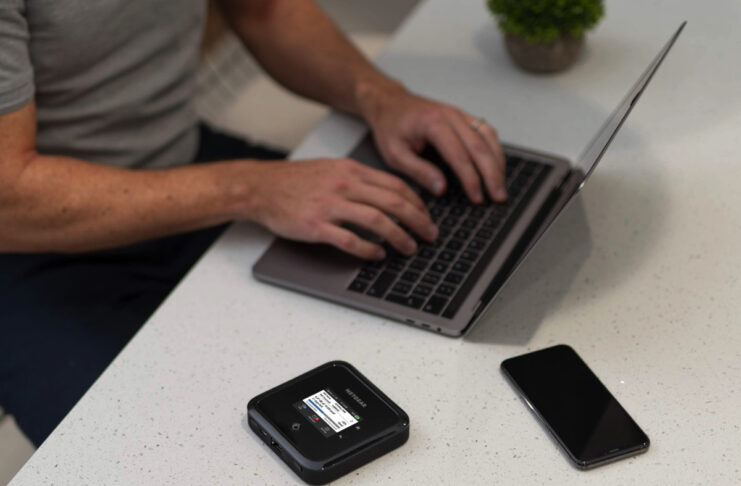 Netgear presenta Nighthawk M5, il primo mobile router che integra 5G e Wi-Fi 6
