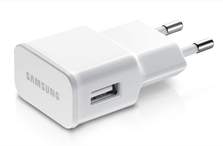 Samsung come Apple, niente caricatore con i prossimi smartphone