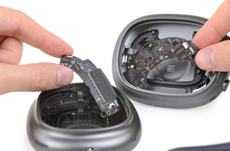 Lo smontaggio delle AirPods Max mostra i driver e altri elementi posizionati all’interno della cuffia