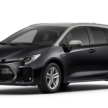 Suzuki SWACE Hybrid debutta con una limited edition per il web