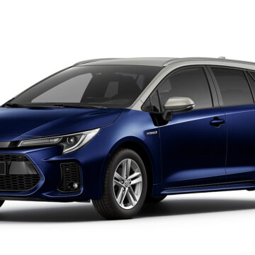 Suzuki SWACE Hybrid debutta con una limited edition per il web