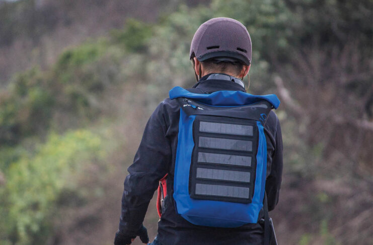 Apollo è uno zaino high tech a energia solare