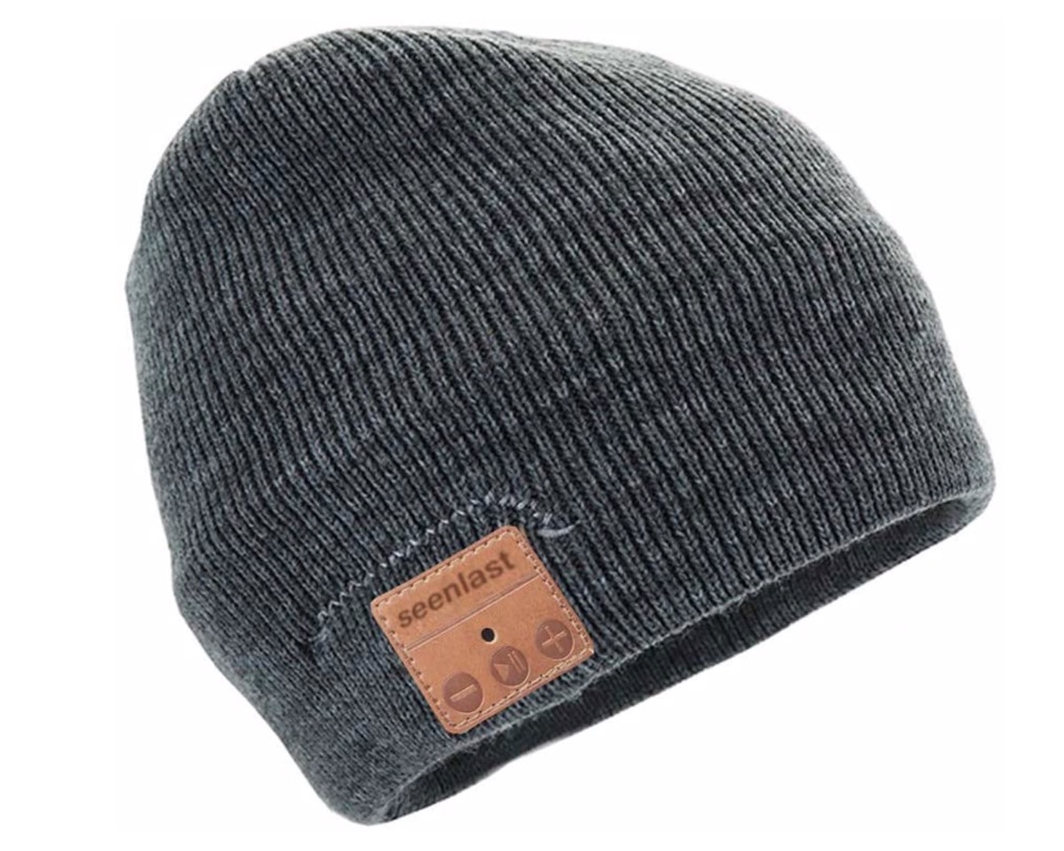 Cappello invernale con microfono e cuffie Bluetooth incorporate scontato a 10,99 euro