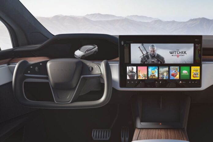 Tesla Model S 2021 aggiorna gli interni con uno sterzo che dividerà i fan