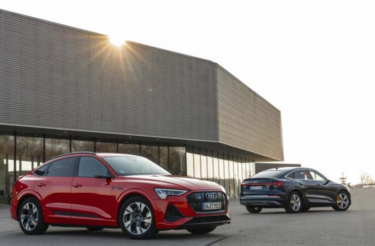 Audi e-tron: a listino le versioni Fast con ricarica a 22 kW in corrente alternata