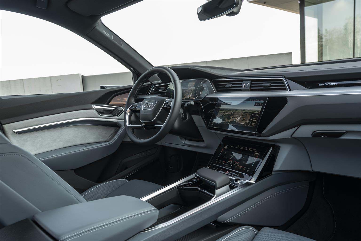 Audi e-tron: a listino le versioni Fast con ricarica a 22 kW in corrente alternata