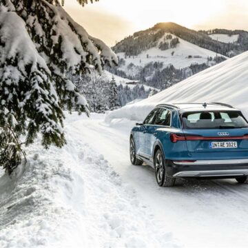 Audi e-tron: a listino le versioni Fast con ricarica a 22 kW in corrente alternata