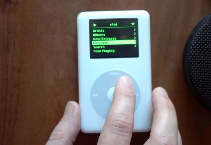Un iPod di 4a generazione modificato per lo streaming con Spotify