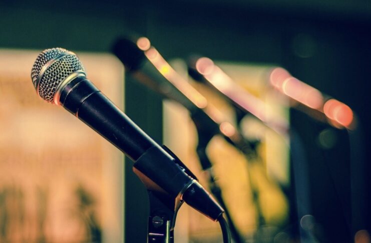 T-Ring è un sottilissimo speaker a 360° realizzato in carta al 90%