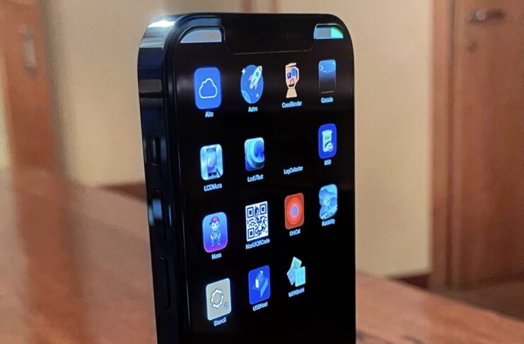 Il prototipo iPhone 12 Pro senza iOS funziona con SwitchBoard