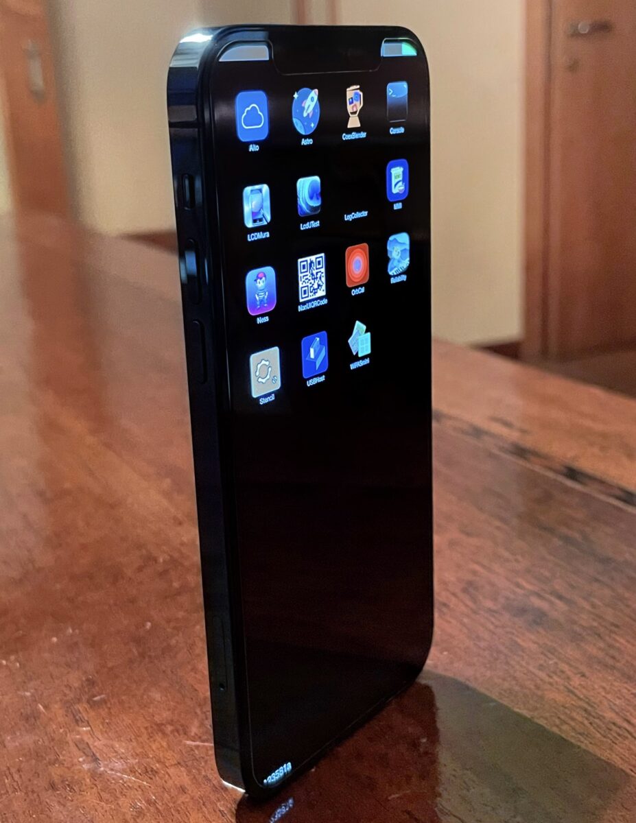 Il prototipo iPhone 12 Pro senza iOS funziona con SwitchBoard