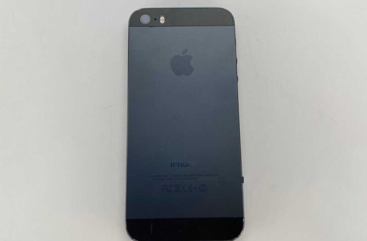 Un prototipo di iPhone 5s nei colori nero e ardesia