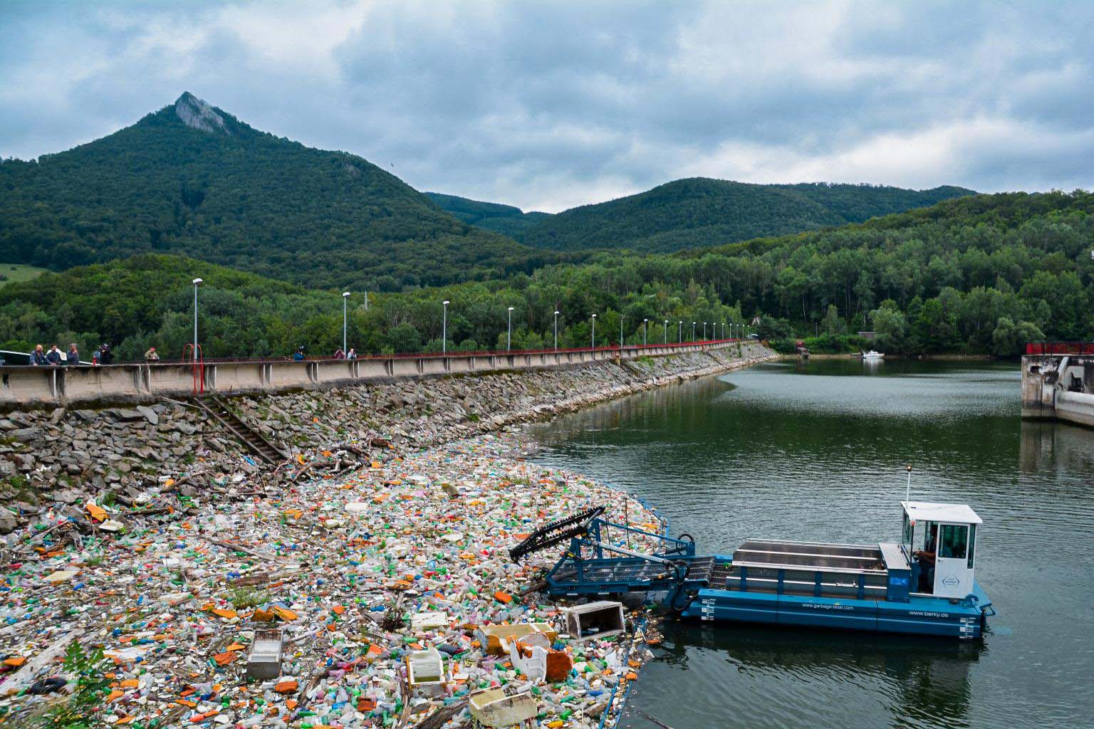 Audi e altri partner rimuovono residui plastici dal Danubio