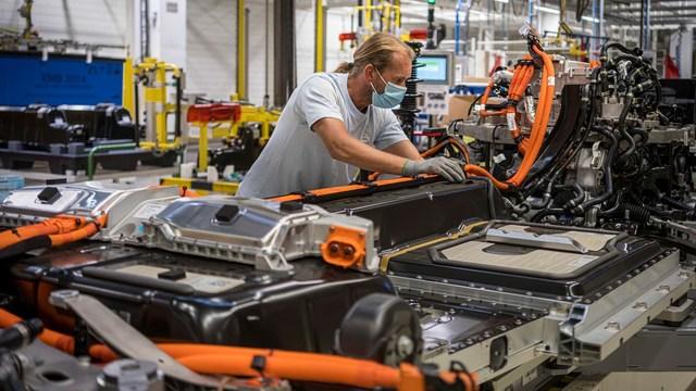 Volvo triplica la capacità produttiva dopo un anno di crescita di vendita delle auto elettrificate