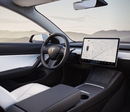 Tesla e Samsung collaborano per l’hardware di guida autonoma