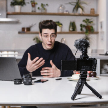 EOS M50 Mark II Canon: pensata per i Vlogger e lo smart working