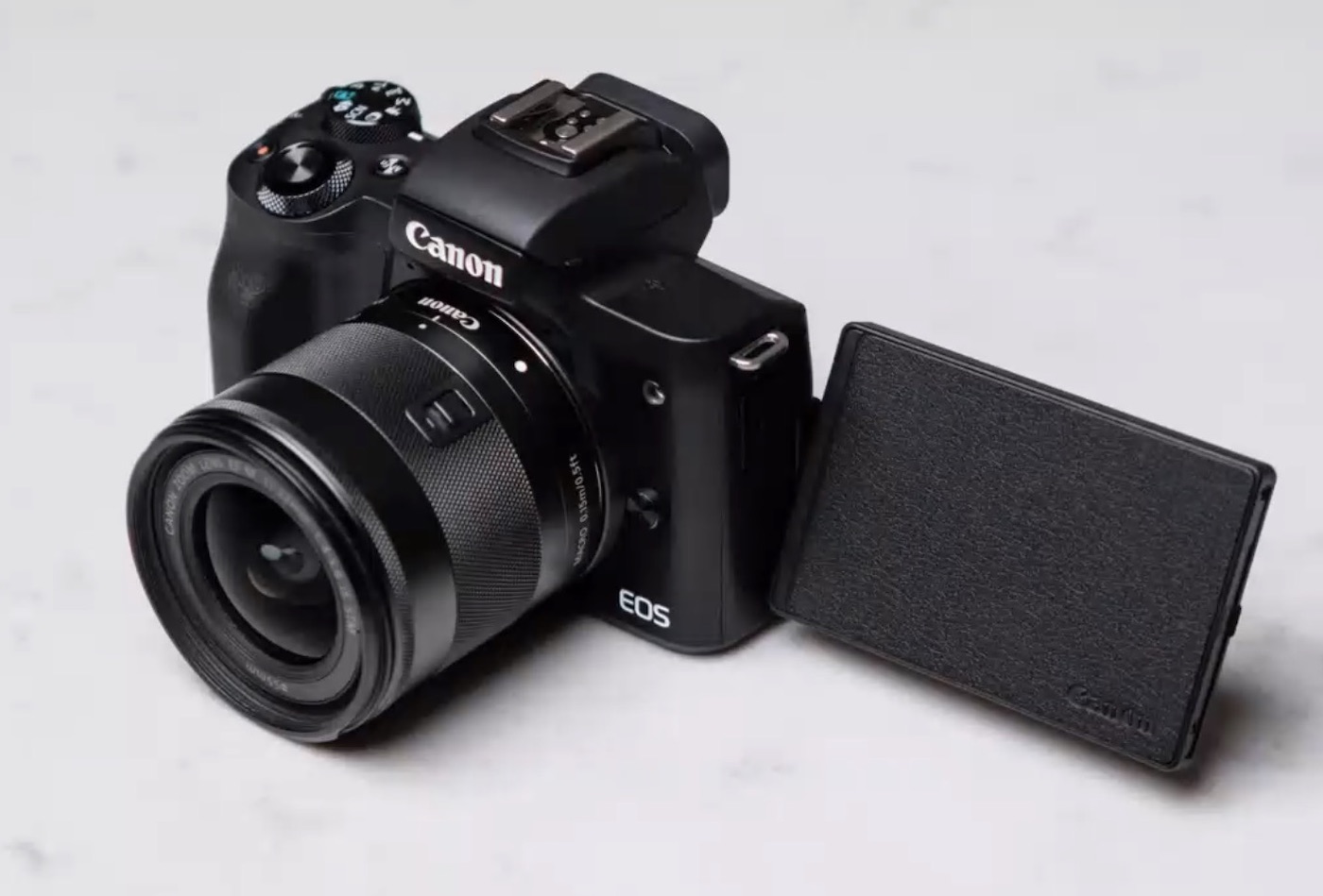 EOS M50 Mark II Canon: pensata per i Vlogger e lo smart working