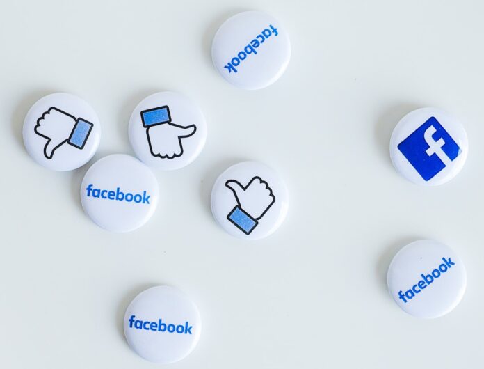 Facebook vuole convincere gli utenti iPhone a lasciarsi tracciare