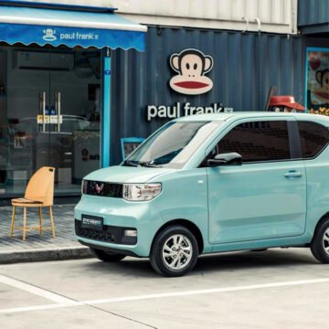 La mini auto elettrica cinese da 3.700 euro sfida Tesla