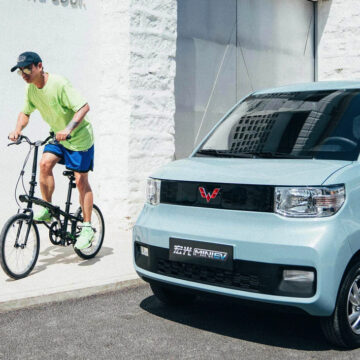 La mini auto elettrica cinese da 3.700 euro sfida Tesla