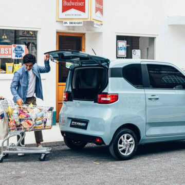 La mini auto elettrica cinese da 3.700 euro sfida Tesla