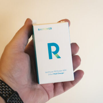 Recensione RAVPower PD Pioneer 65W: il caricabatterie che si sdoppia in potenza e comodità