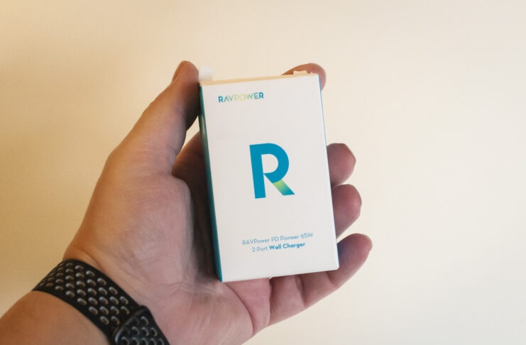 Recensione RAVPower PD Pioneer 65W: il caricabatterie che si sdoppia in potenza e comodità
