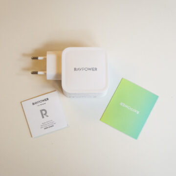 Recensione RAVPower PD Pioneer 65W: il caricabatterie che si sdoppia in potenza e comodità