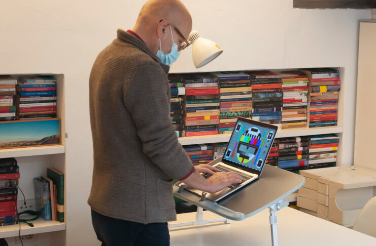 Recensione Taotronics Laptop Standing Desk, smart working comodo e intelligente