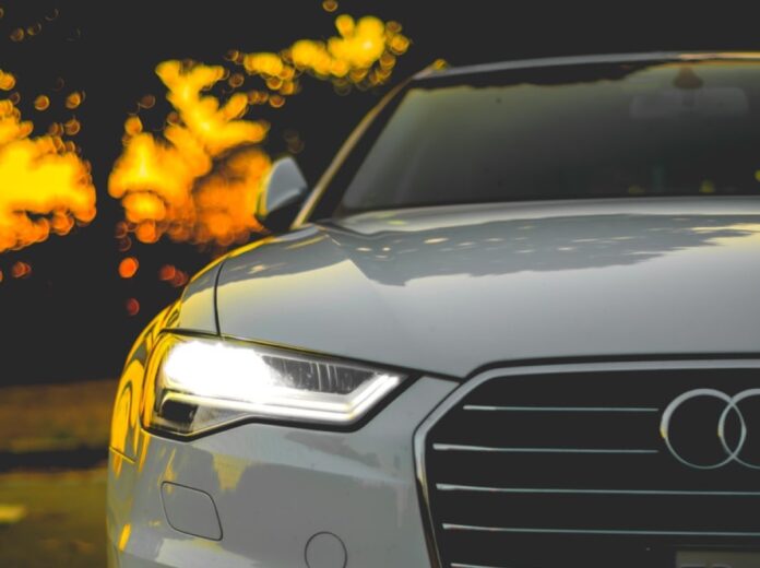 Audi, la piattaforma dati Car-to-X rileva variazioni del manto stradale