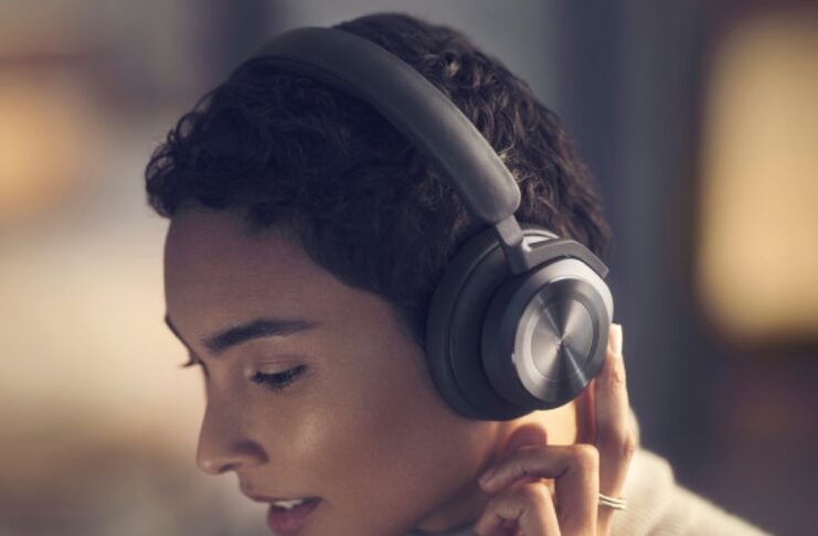 Bang & Olufsen HX, le cuffie di lusso bruciano tutti in autonomia